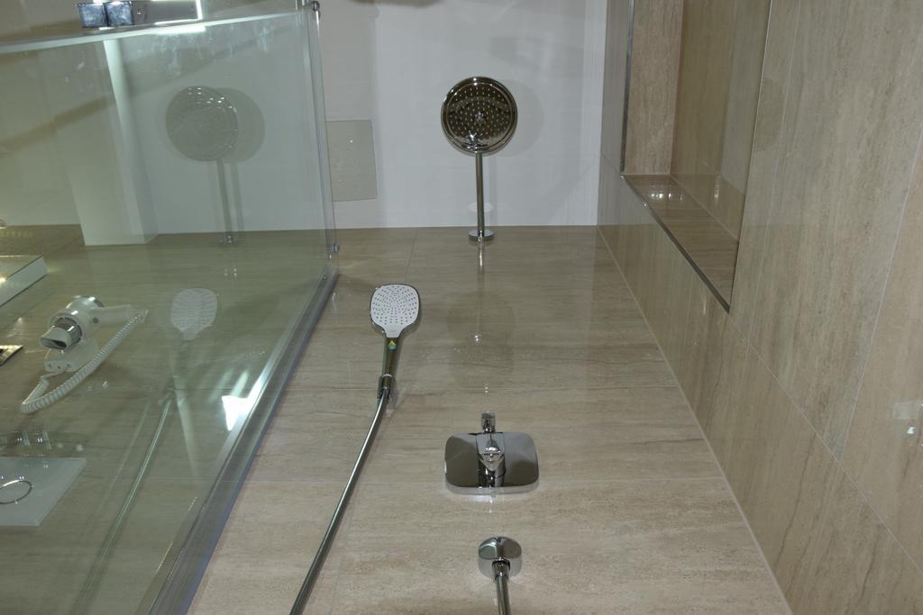 אומיס Apartments The Seasons Residence חדר תמונה