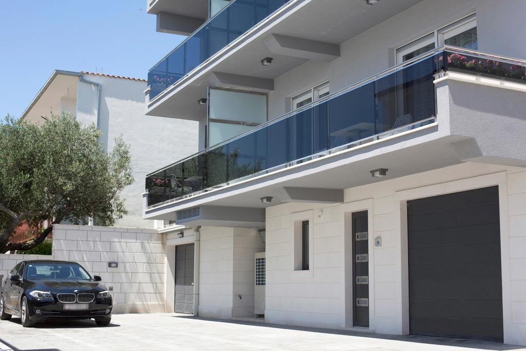 אומיס Apartments The Seasons Residence מראה חיצוני תמונה