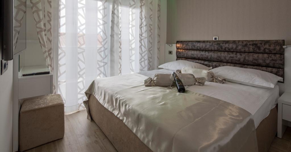 אומיס Apartments The Seasons Residence חדר תמונה