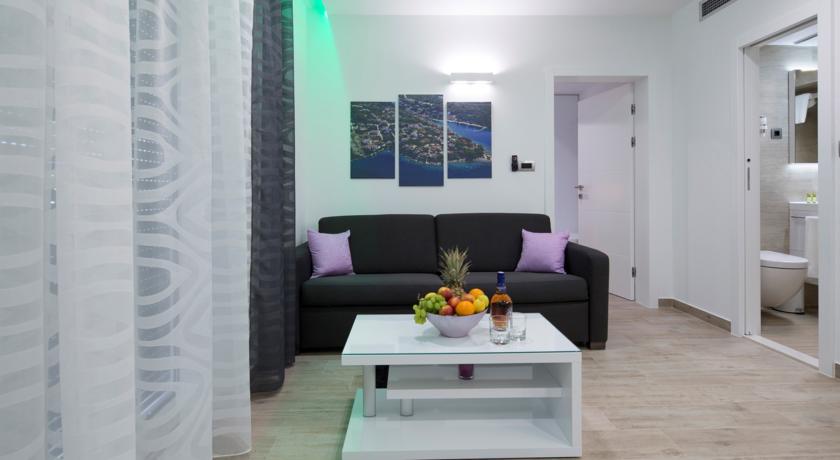 אומיס Apartments The Seasons Residence חדר תמונה