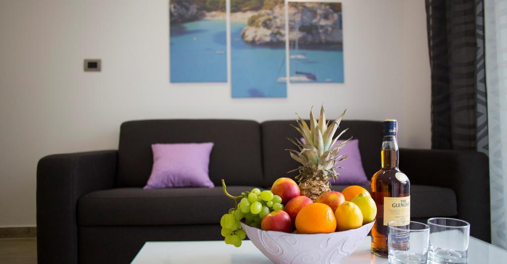 אומיס Apartments The Seasons Residence חדר תמונה