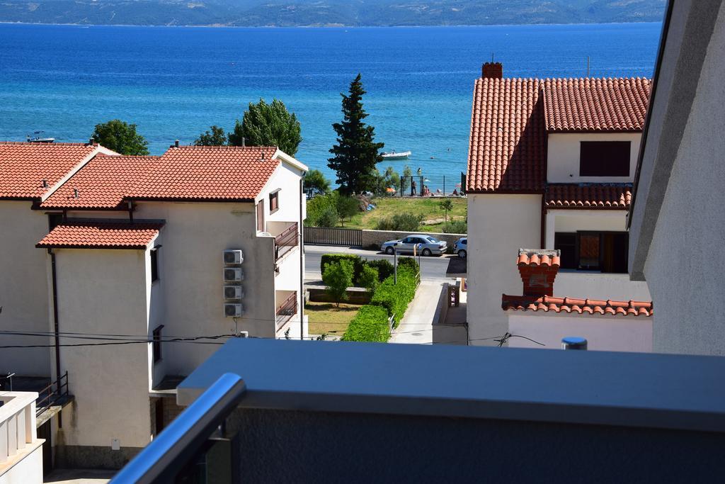 אומיס Apartments The Seasons Residence מראה חיצוני תמונה