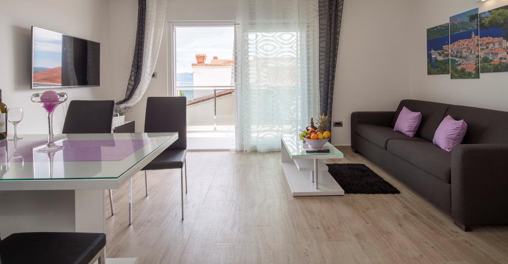 אומיס Apartments The Seasons Residence מראה חיצוני תמונה