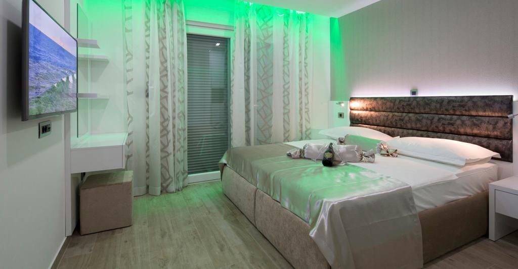 אומיס Apartments The Seasons Residence מראה חיצוני תמונה