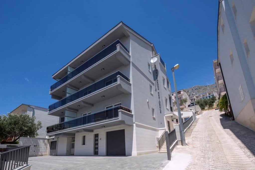 אומיס Apartments The Seasons Residence מראה חיצוני תמונה