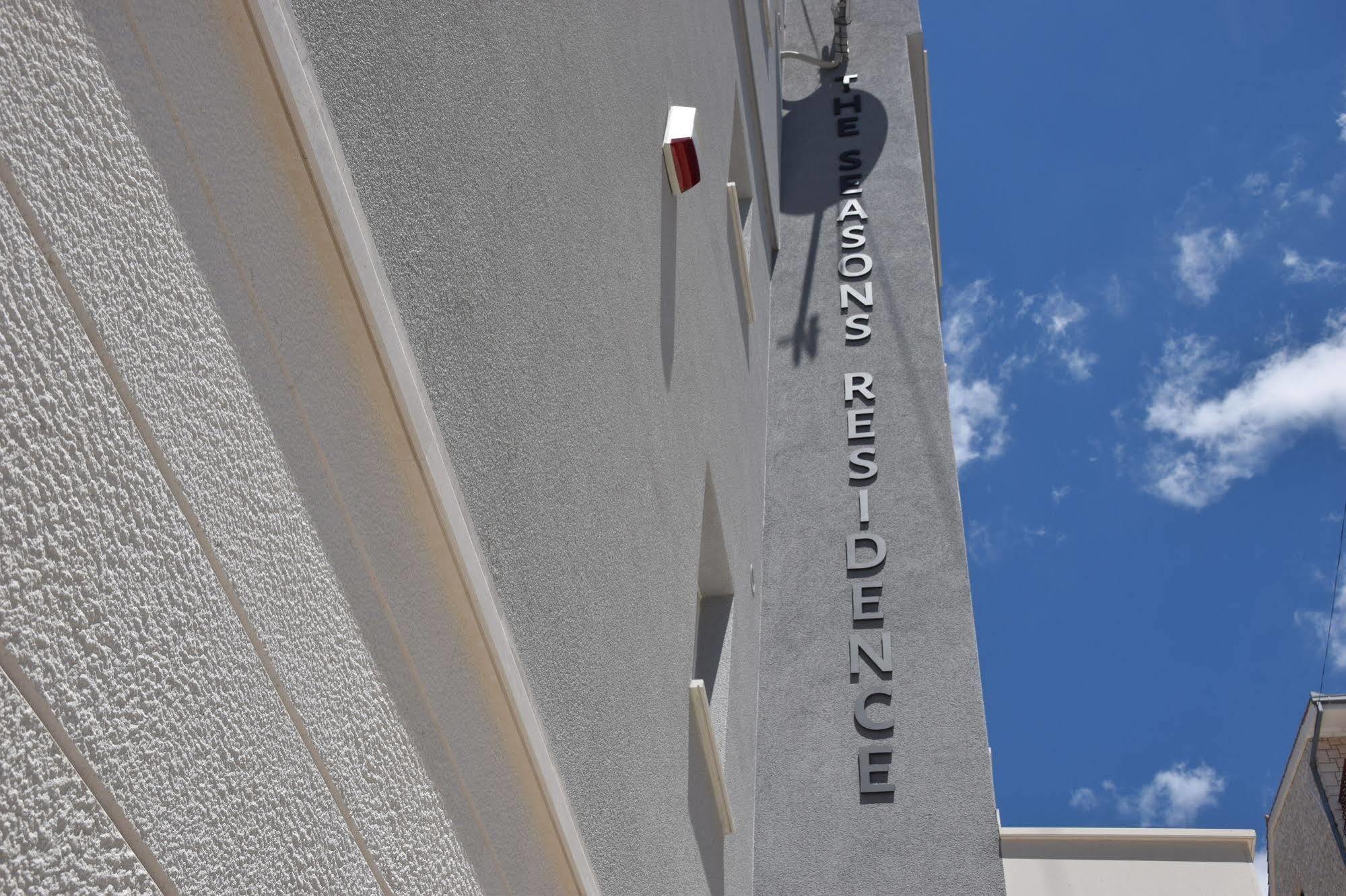 אומיס Apartments The Seasons Residence מראה חיצוני תמונה