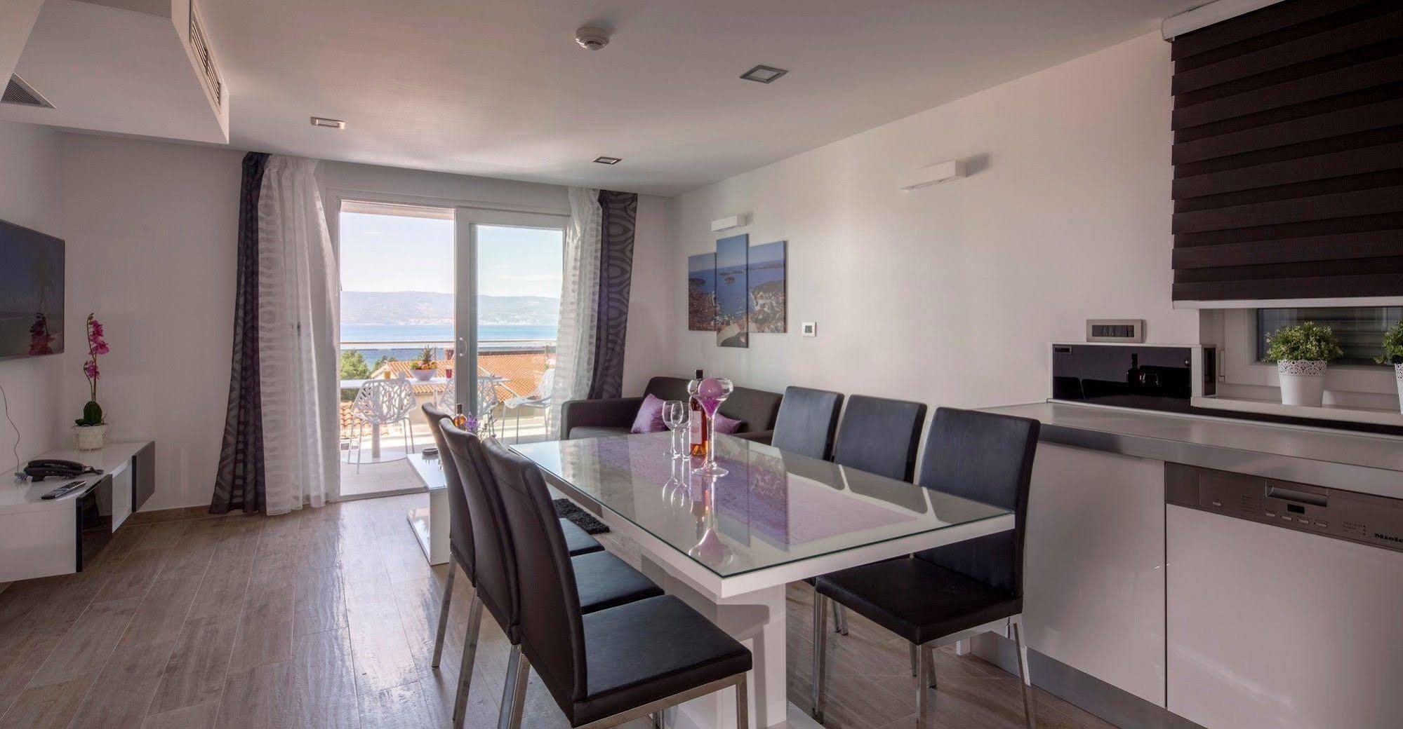 אומיס Apartments The Seasons Residence מראה חיצוני תמונה