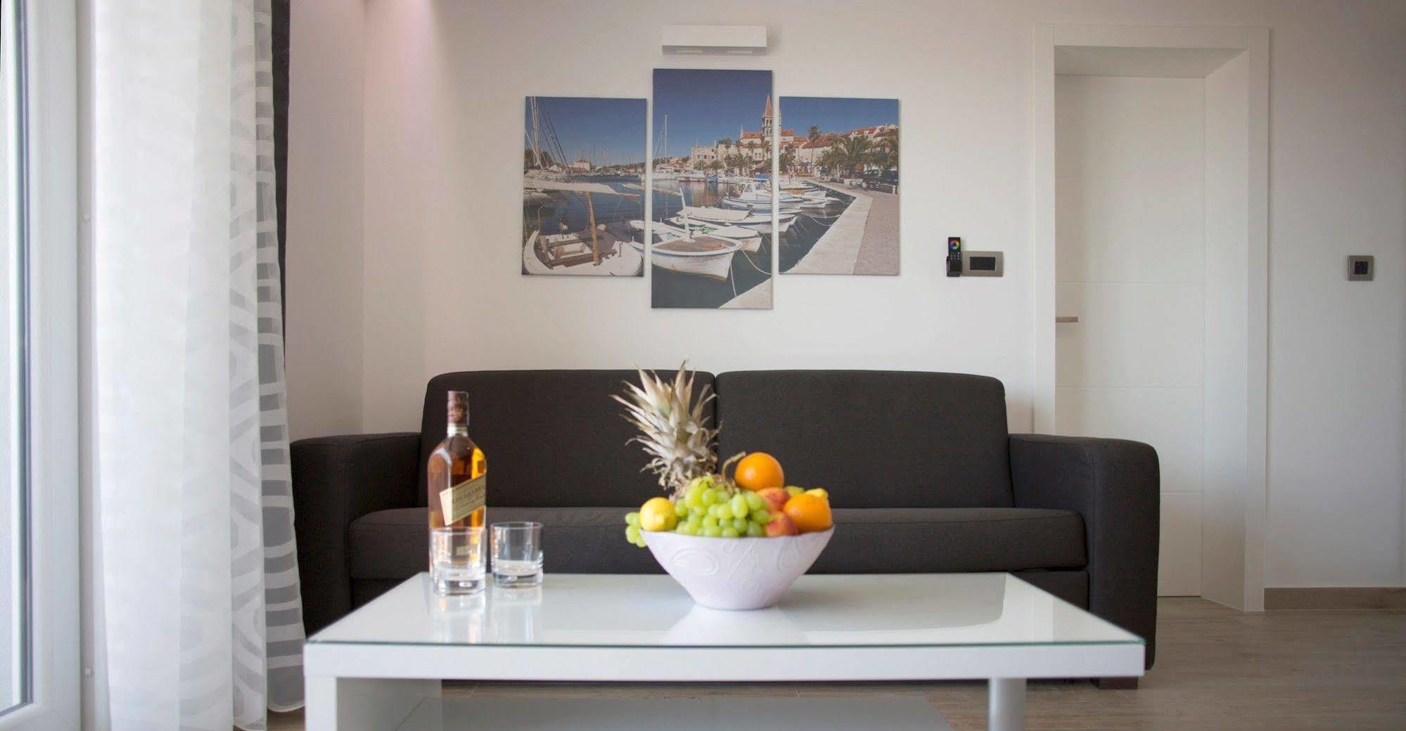 אומיס Apartments The Seasons Residence מראה חיצוני תמונה