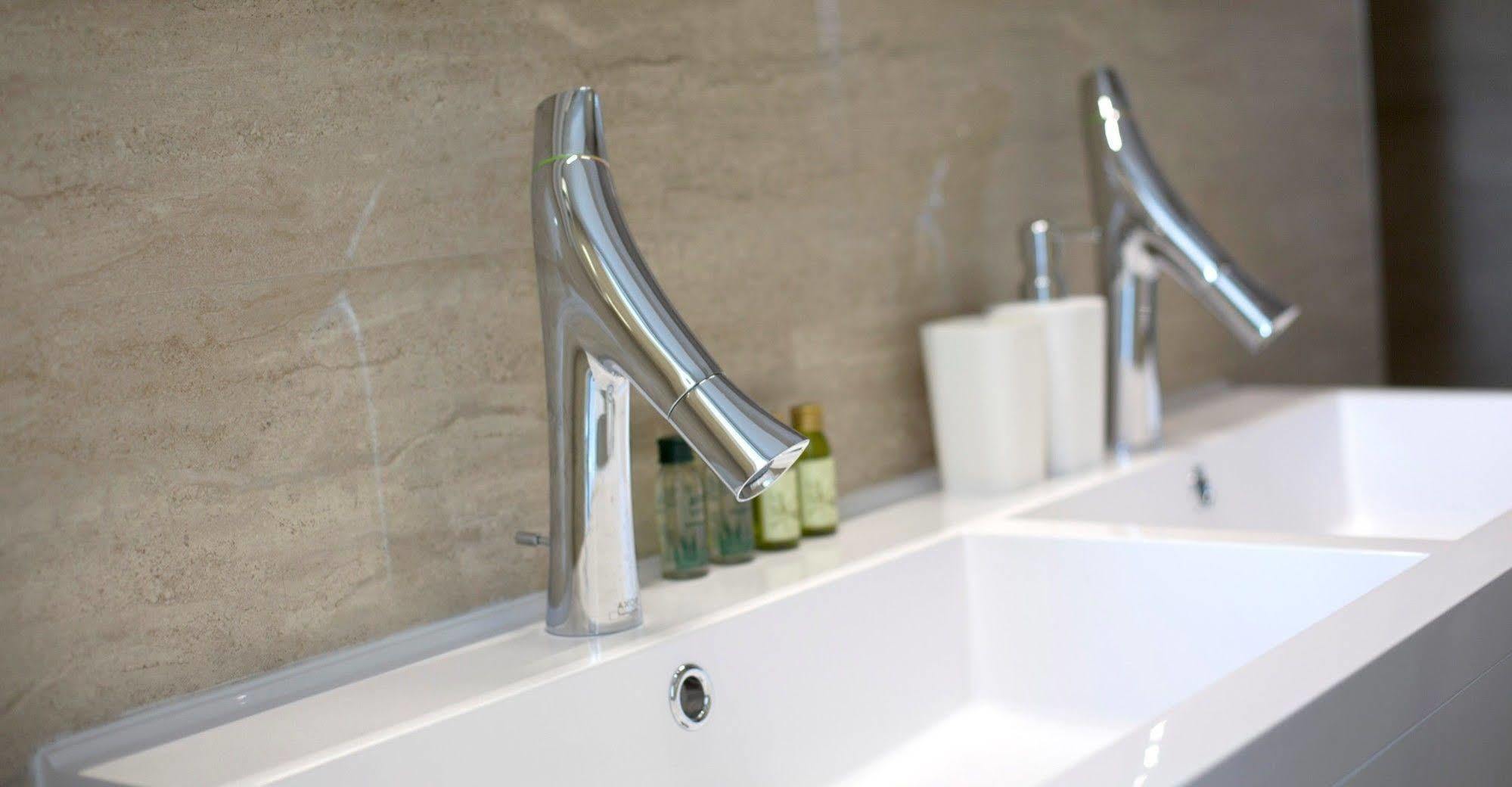 אומיס Apartments The Seasons Residence מראה חיצוני תמונה