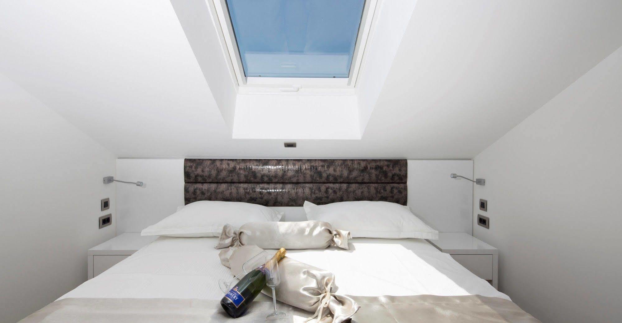 אומיס Apartments The Seasons Residence מראה חיצוני תמונה